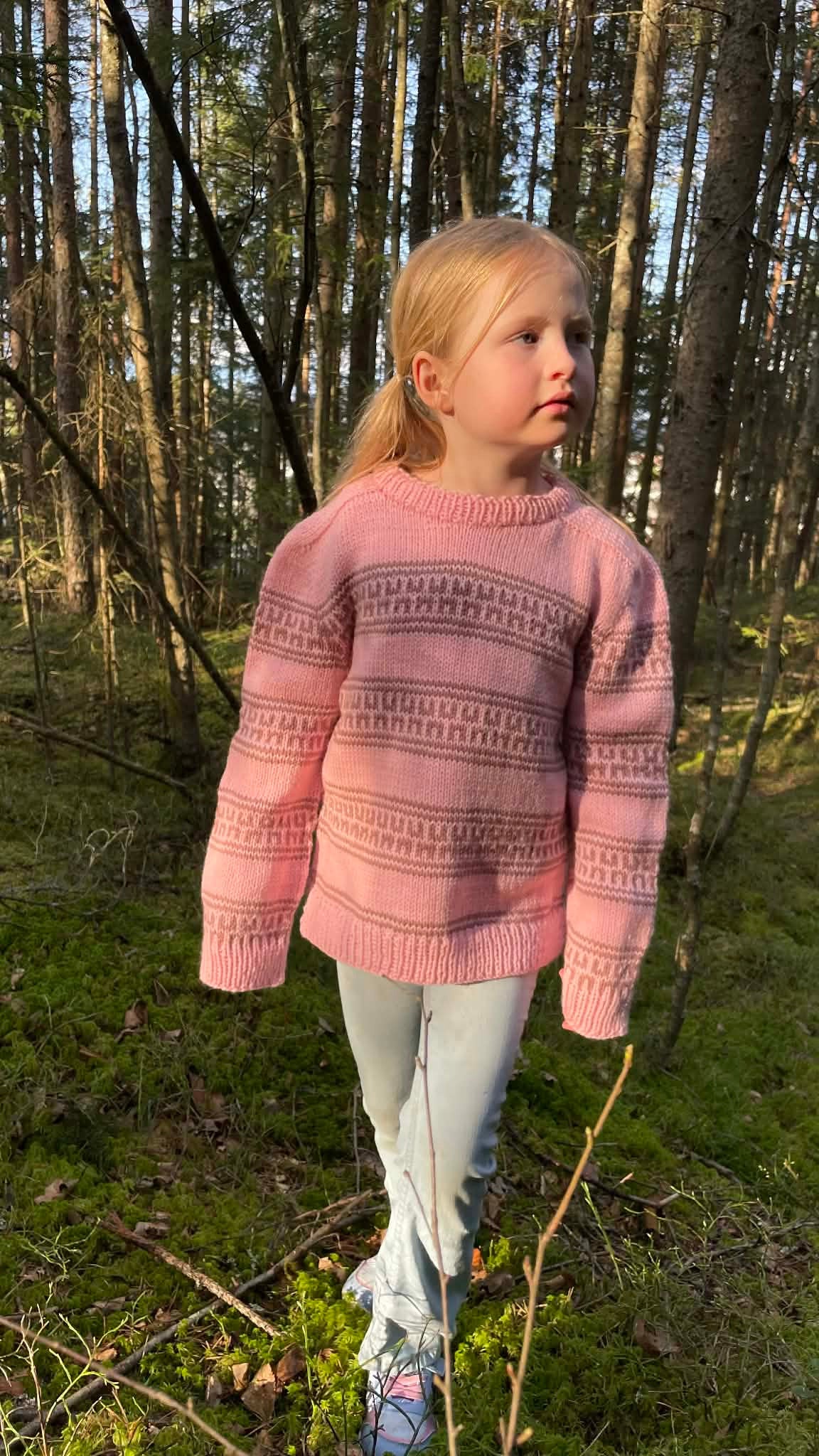 LunettGenserMini (strikkepakke Merino 22 fra Dale)-0